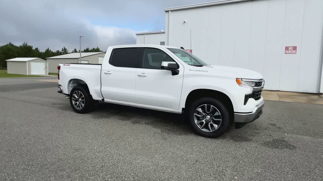 2025 Chevrolet Silverado 1500 LT photo 2