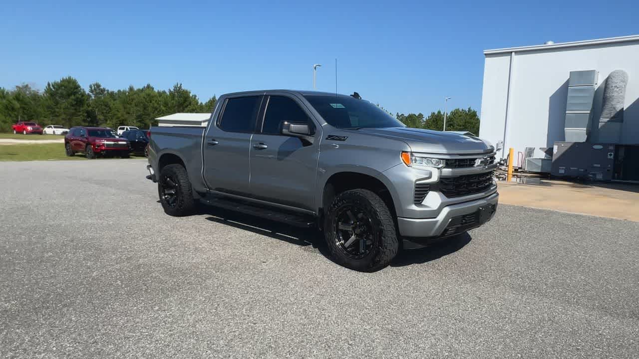 2024 Chevrolet Silverado RST photo 2
