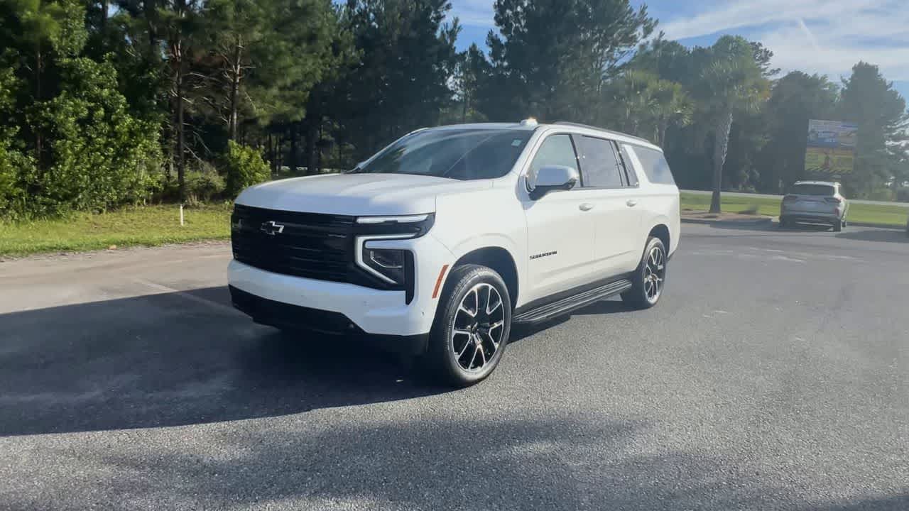 2025 Chevrolet Suburban RST photo 2