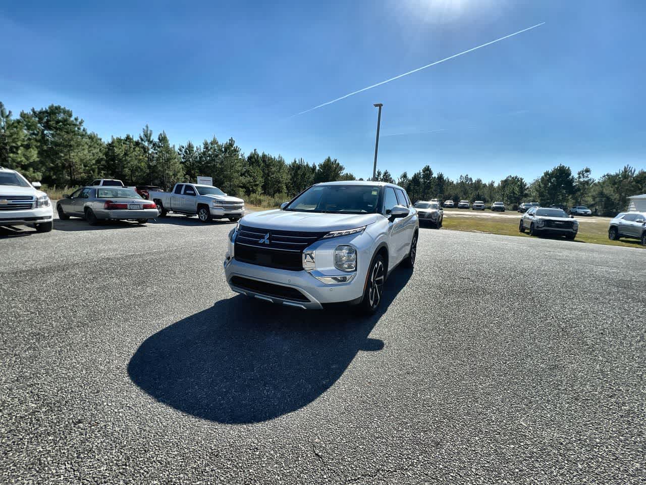 2024 Mitsubishi Outlander SE's photo