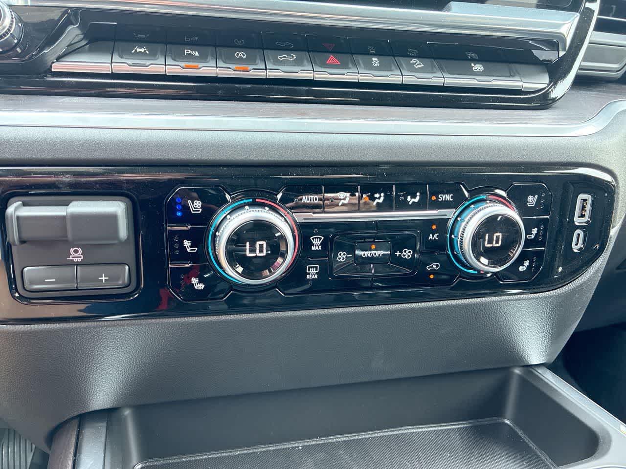 2026 GMC Sierra 1500 SLT - Photo 18