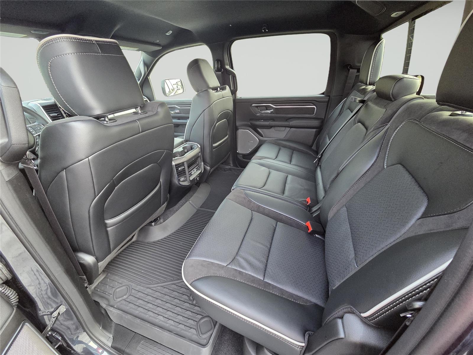 2025 Ram 1500 Laramie photo 4