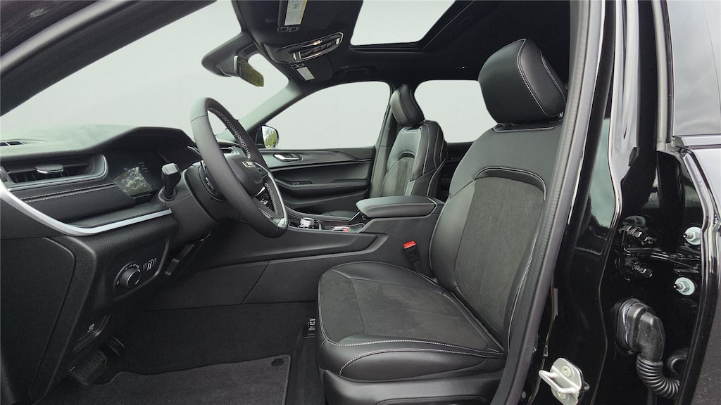 New 2025 Jeep Grand Cherokee L ALTITUDE X 4X4 Sport Utility