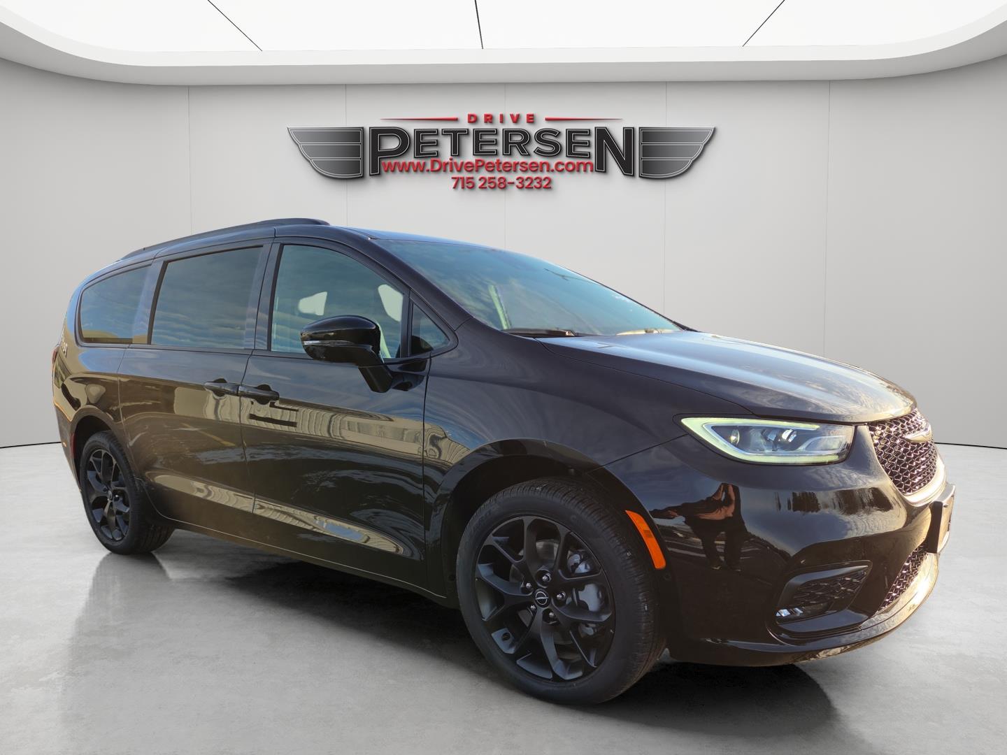 2026 Chrysler Pacifica Select's photo