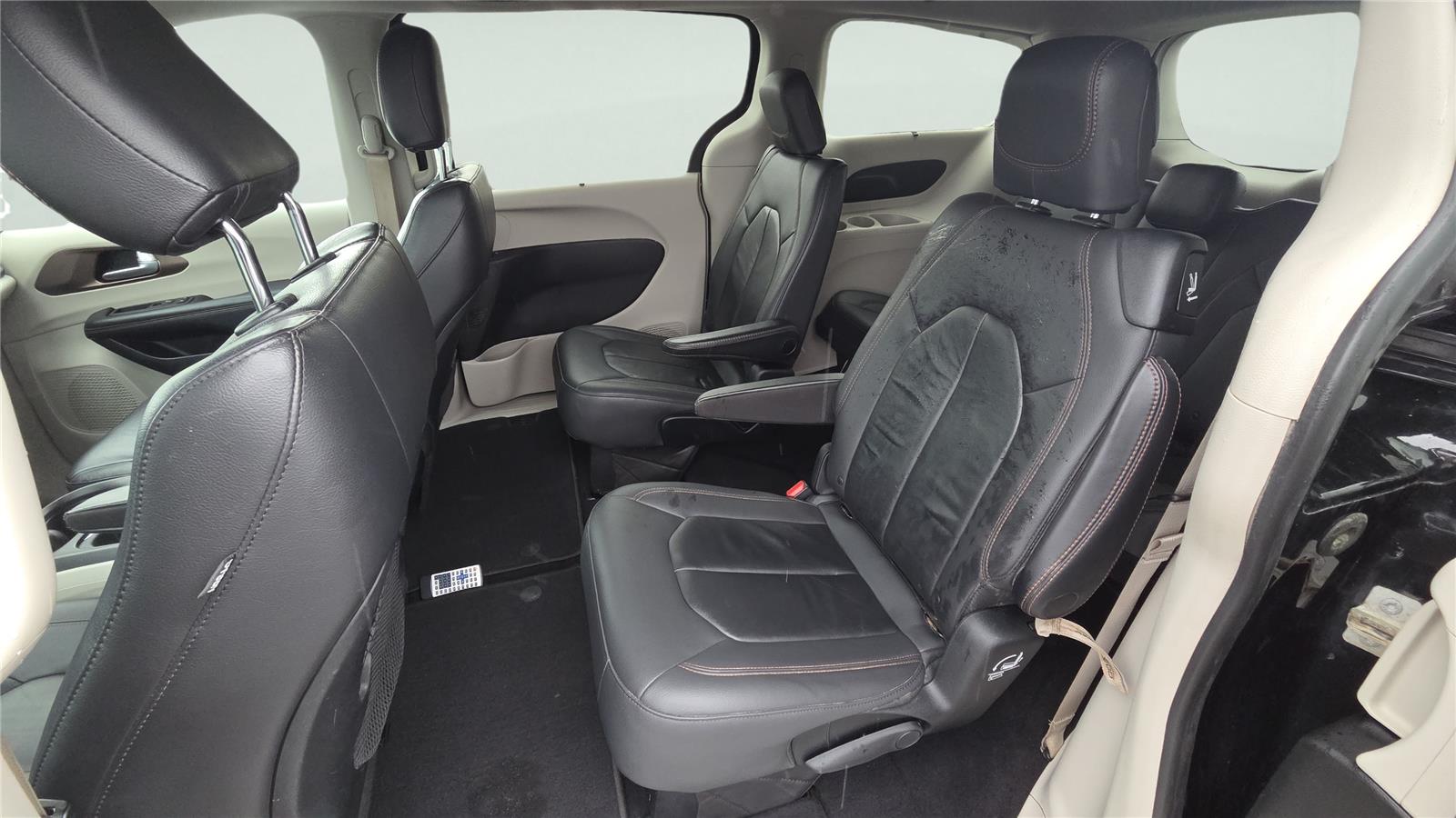 2017 Chrysler Pacifica Touring L photo 4