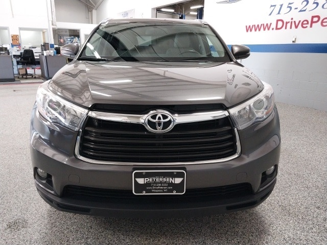 Used 2015 Toyota Highlander XLE with VIN 5TDJKRFH1FS169000 for sale in Waupaca, WI