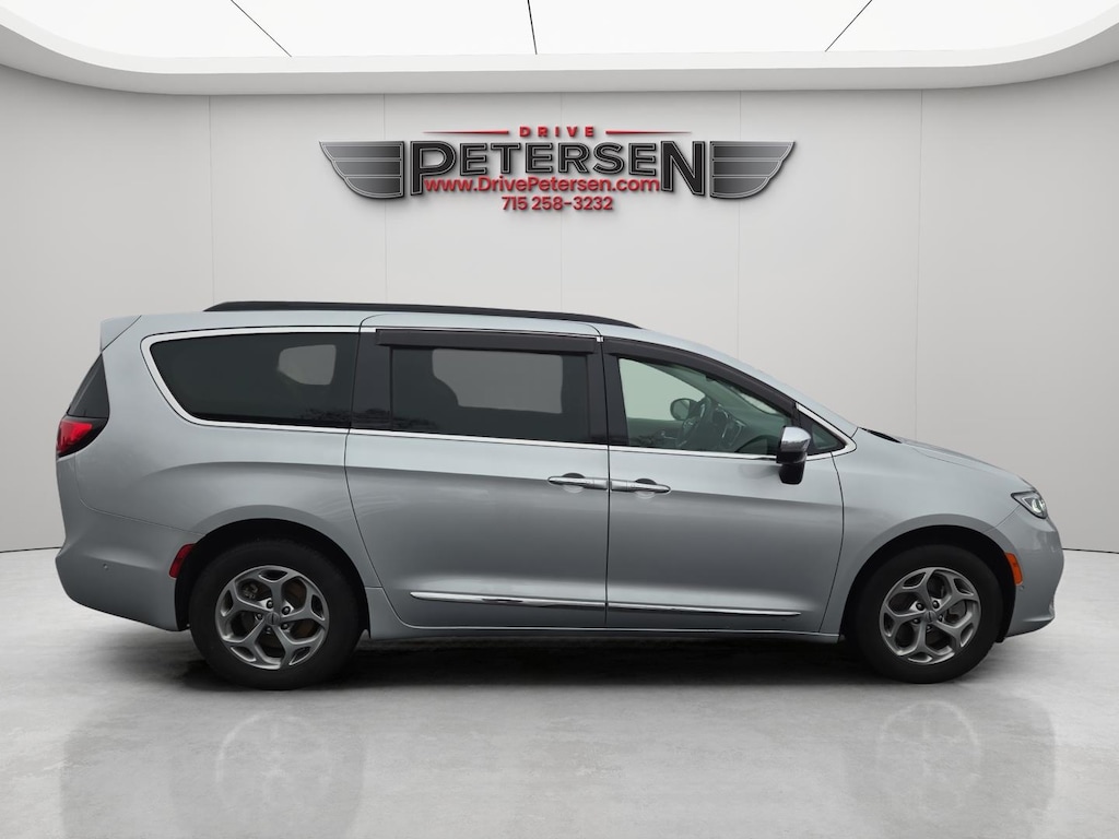 Used 2023 Chrysler Pacifica Limited Van