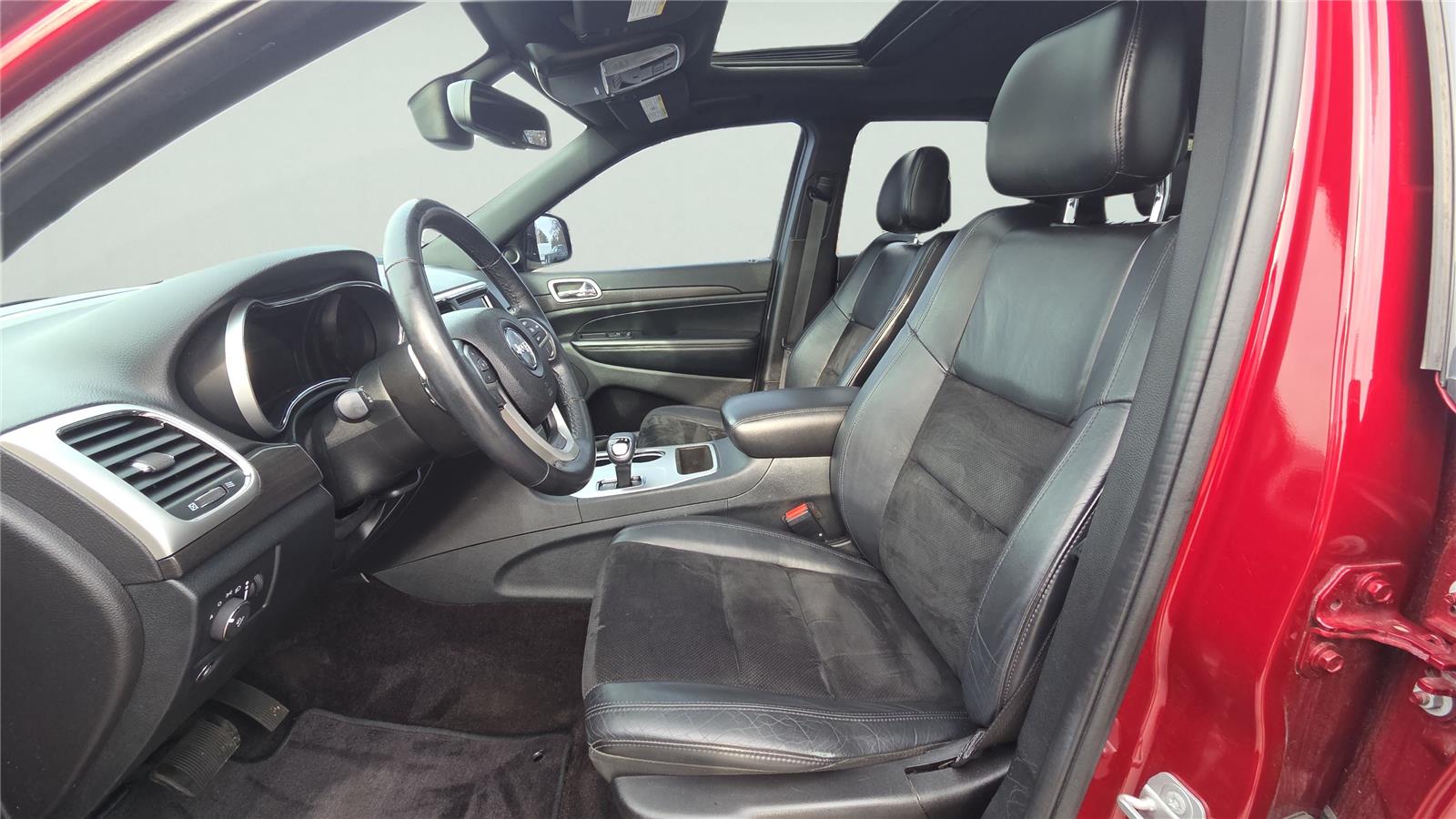 2015 Jeep Grand Cherokee Altitude photo 3