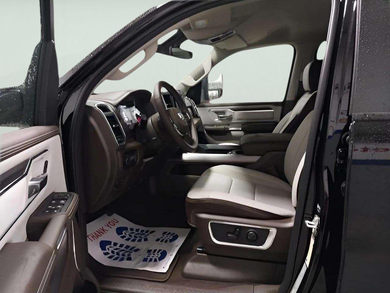 2025 Ram 1500 Laramie photo 3