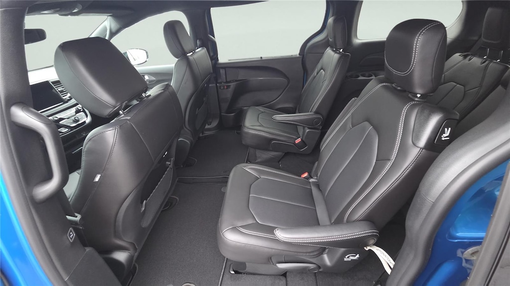New 2026 Chrysler Pacifica SELECT Passenger Van