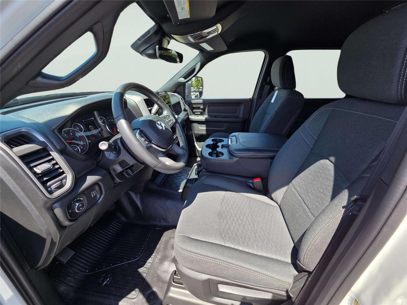 2025 Ram 3500 Tradesman photo 3