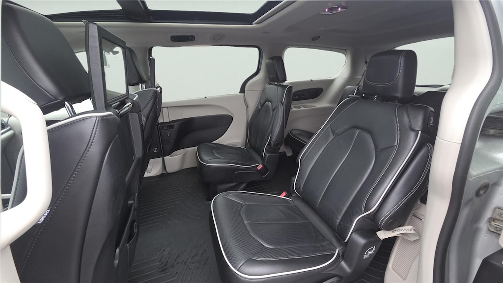 Used 2023 Chrysler Pacifica Limited Van