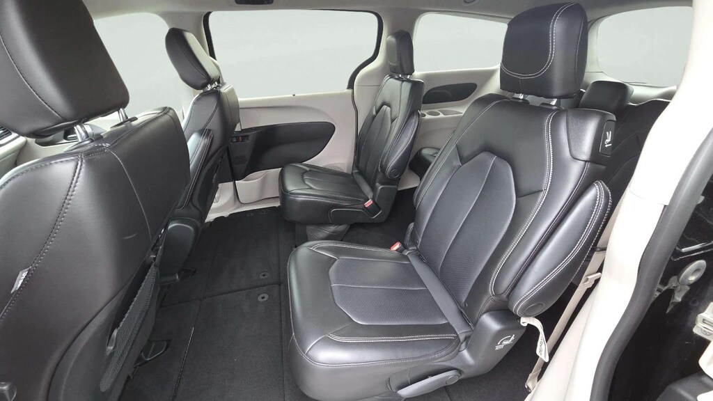 Used 2023 Chrysler Pacifica Touring L Van