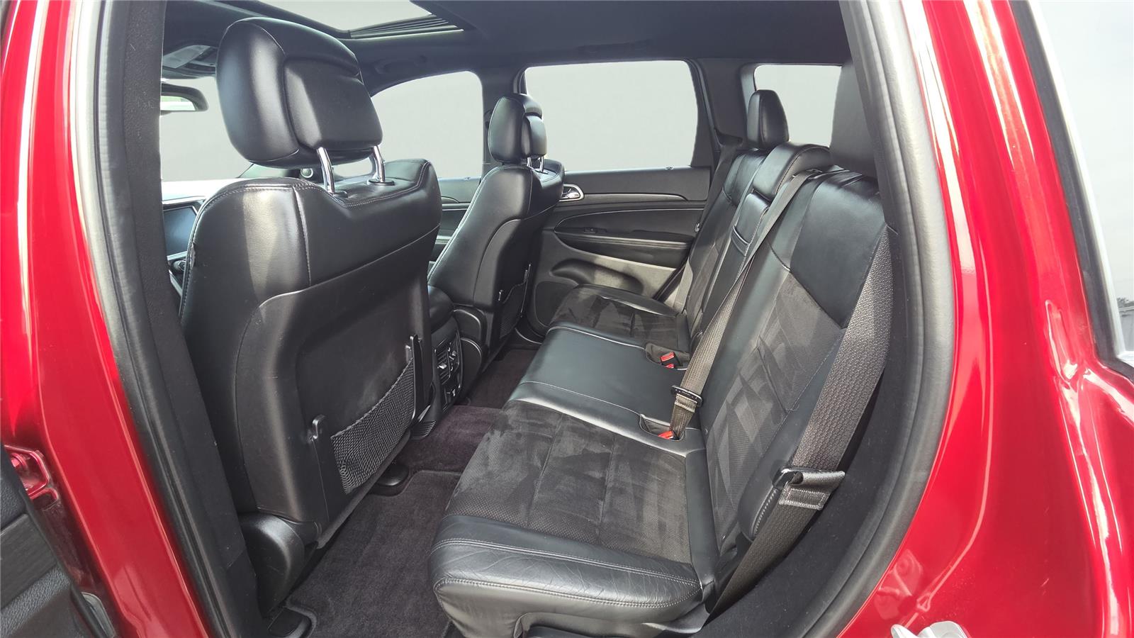 2015 Jeep Grand Cherokee Altitude photo 4