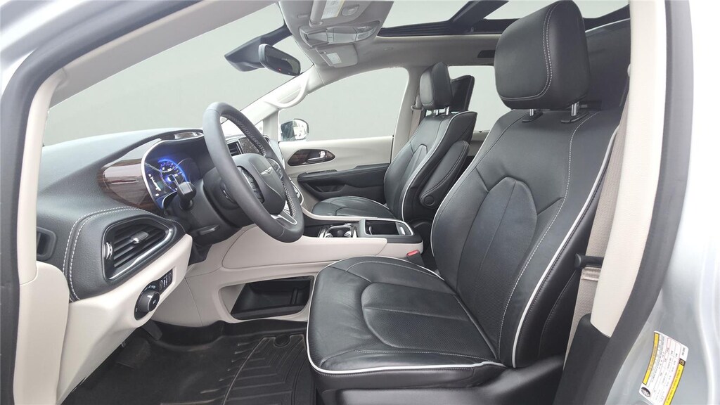 Used 2023 Chrysler Pacifica Limited Van
