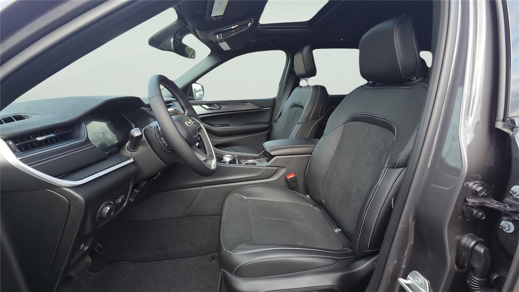 New 2025 Jeep Grand Cherokee L ALTITUDE X 4X4 Sport Utility