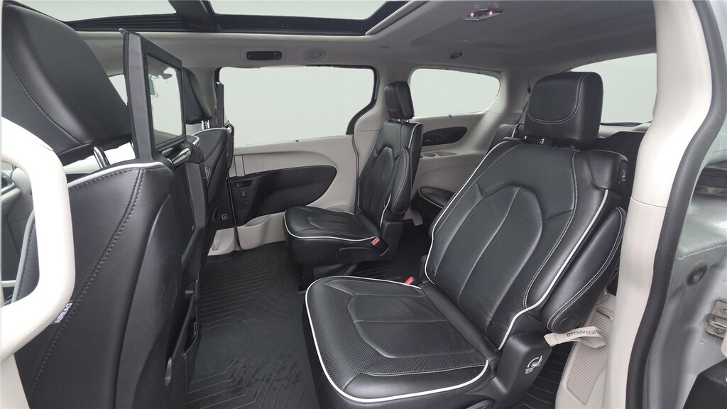 Used 2023 Chrysler Pacifica Limited Van