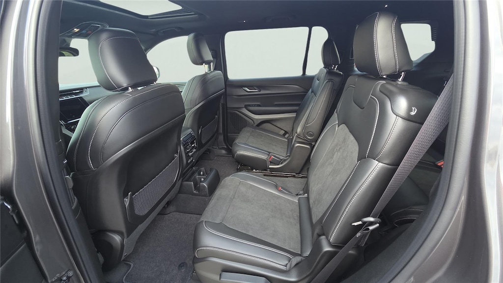 New 2025 Jeep Grand Cherokee L ALTITUDE X 4X4 Sport Utility