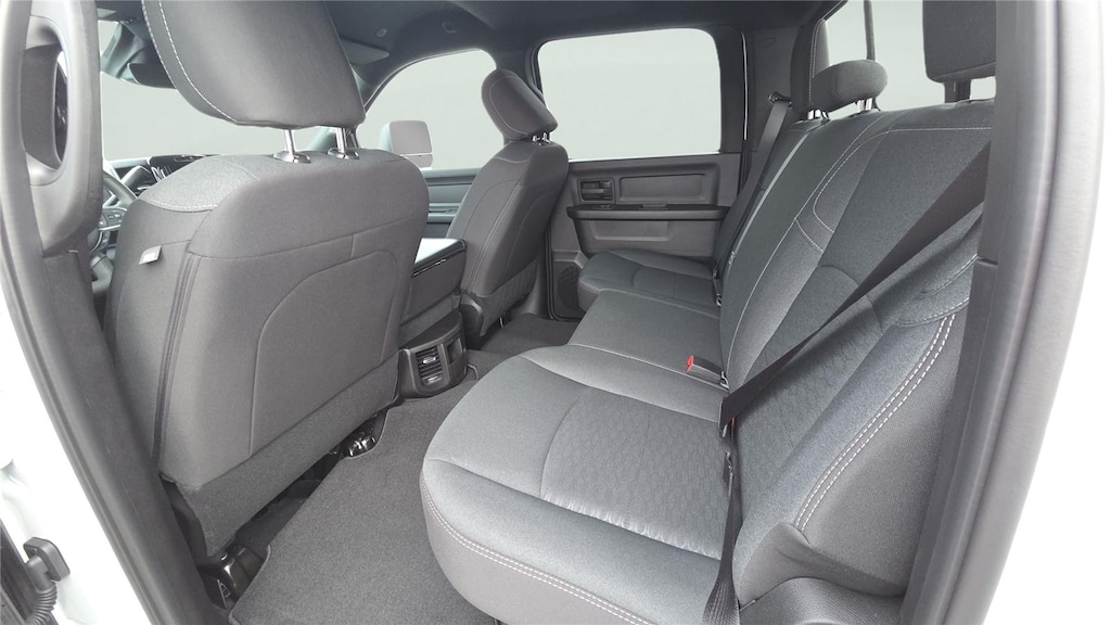 New 2026 Ram 2500 BLACK EXPRESS CREW CAB 4X4 6'4 BOX Pickup