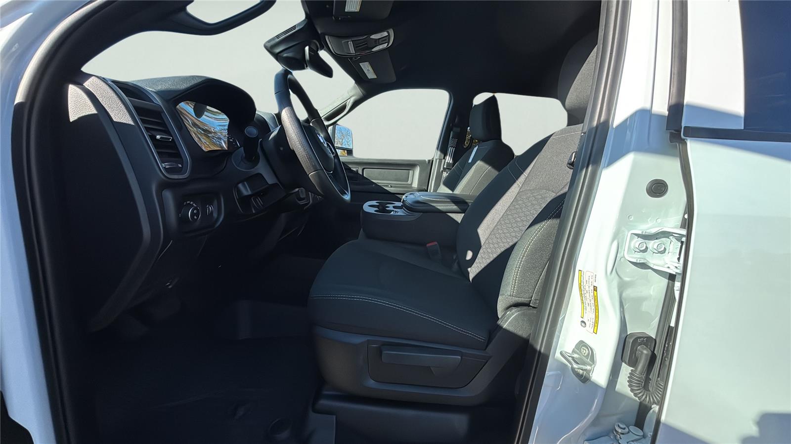 2025 Ram 2500 Tradesman photo 3