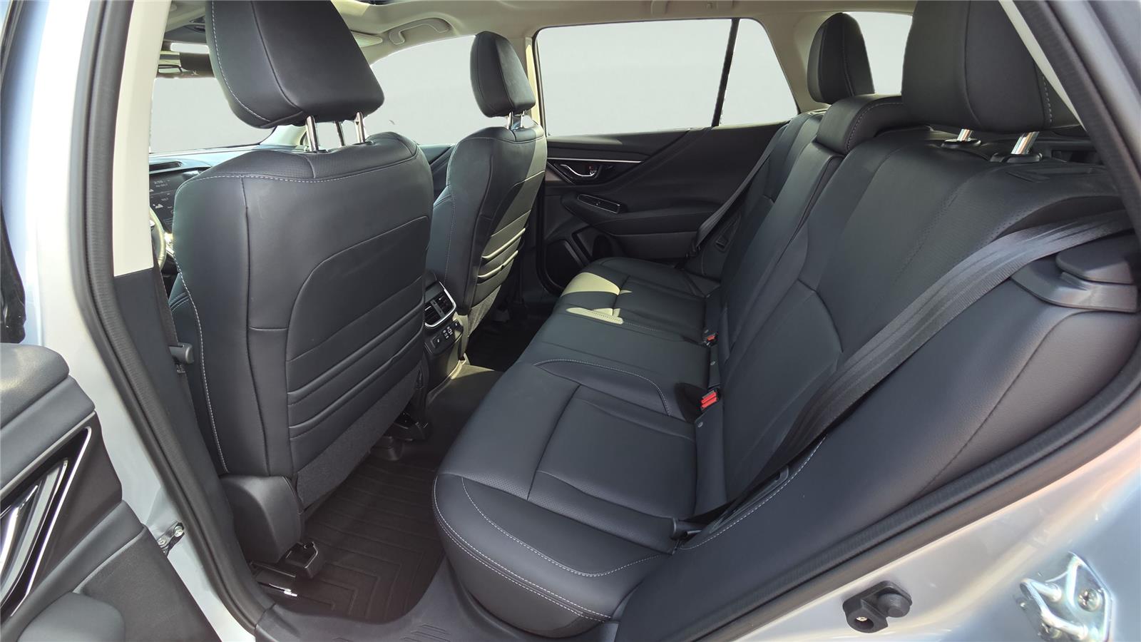 2024 Subaru Outback Touring XT photo 2