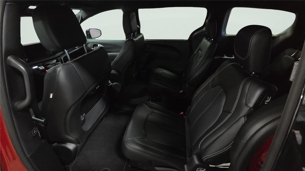 Used 2024 Chrysler Pacifica MiniVan