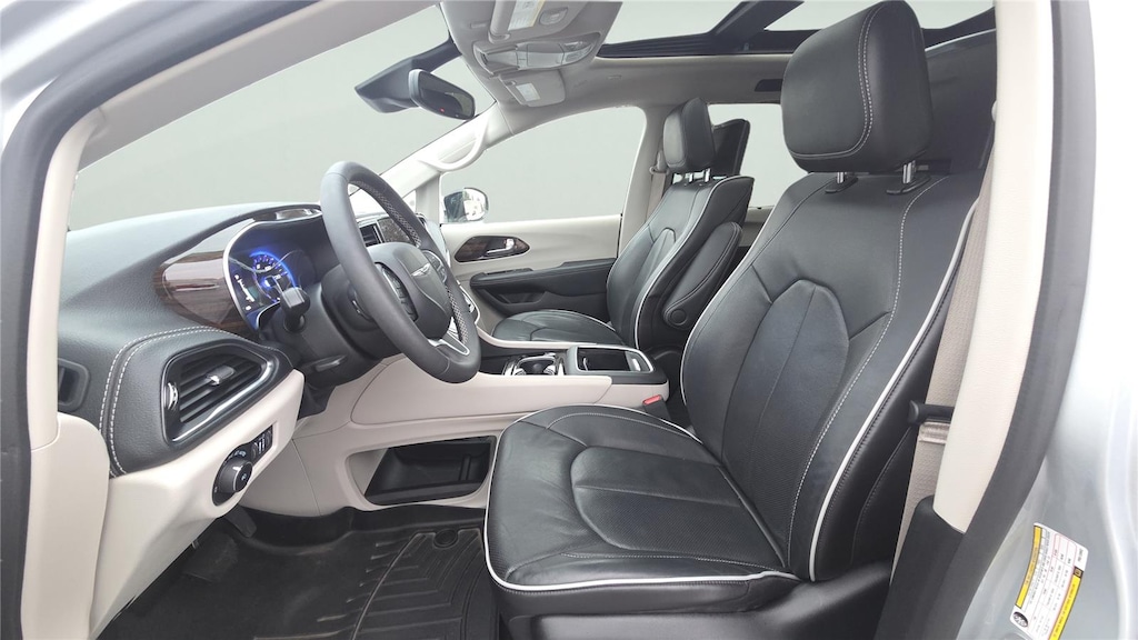 Used 2023 Chrysler Pacifica Limited Van