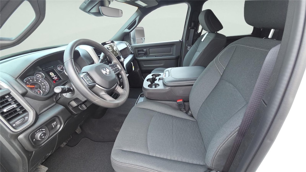 New 2026 Ram 2500 BLACK EXPRESS CREW CAB 4X4 6'4 BOX Pickup