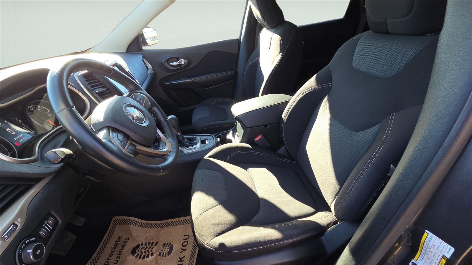 2016 Jeep Cherokee Latitude photo 3