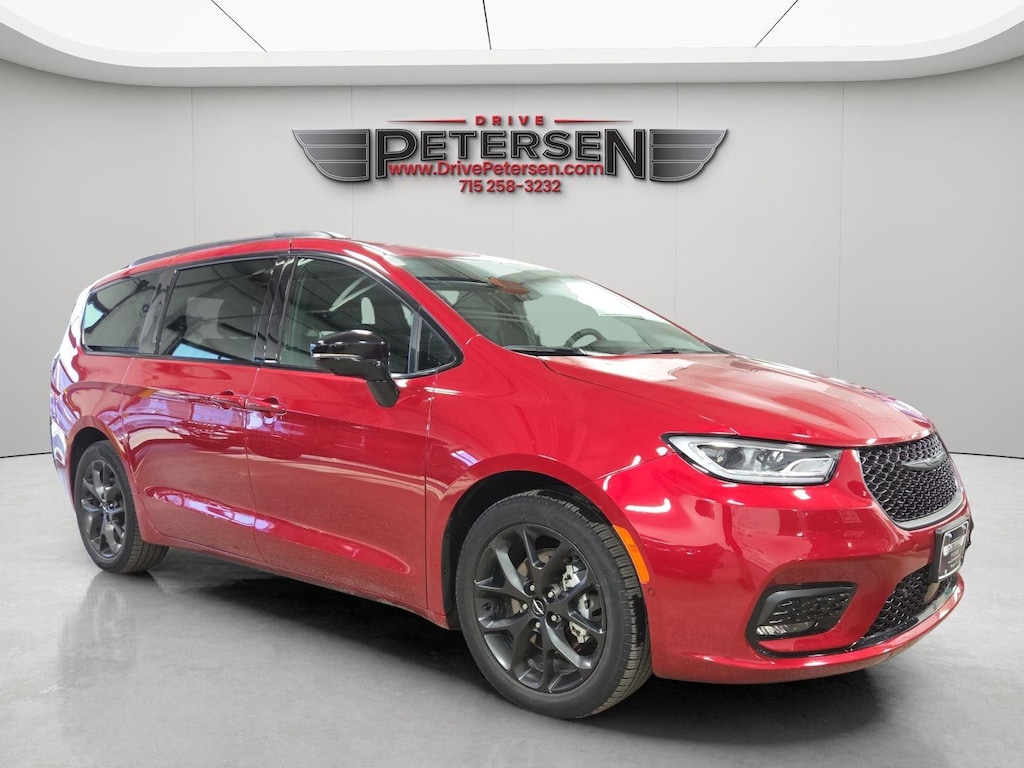 Used 2024 Chrysler Pacifica MiniVan