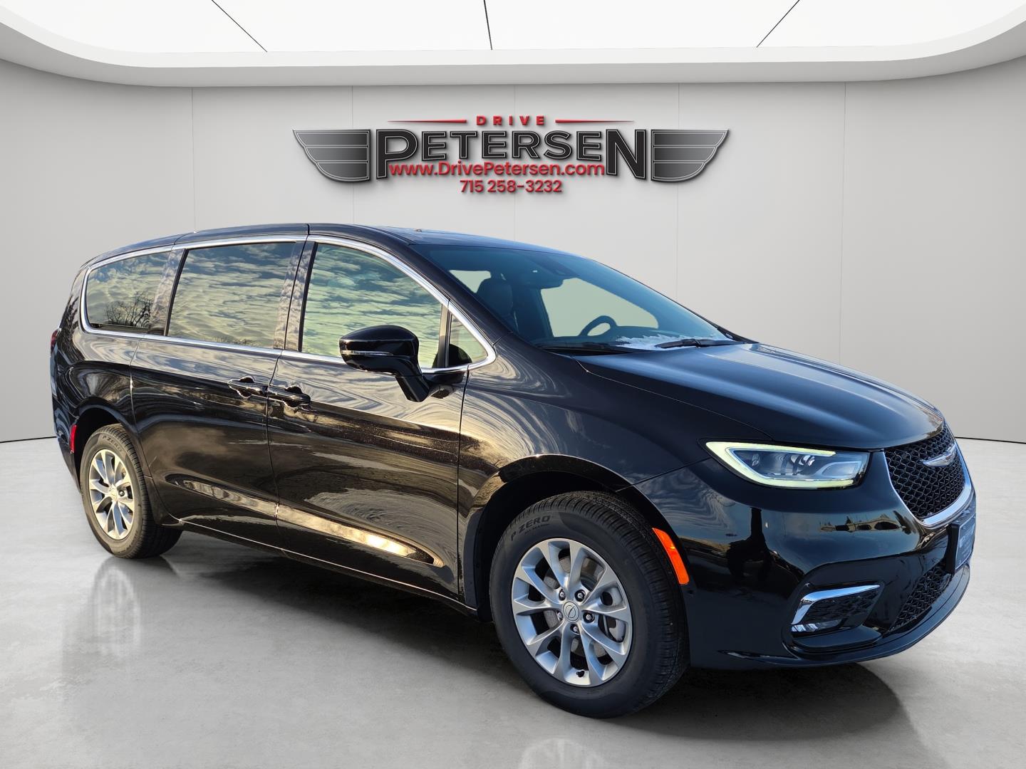 2026 Chrysler Pacifica Limited's photo