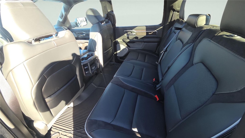 New 2026 Ram 1500 LARAMIE CREW CAB 4X4 5'7 BOX Pickup