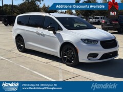 2026 Chrysler Pacifica Select Passenger Van