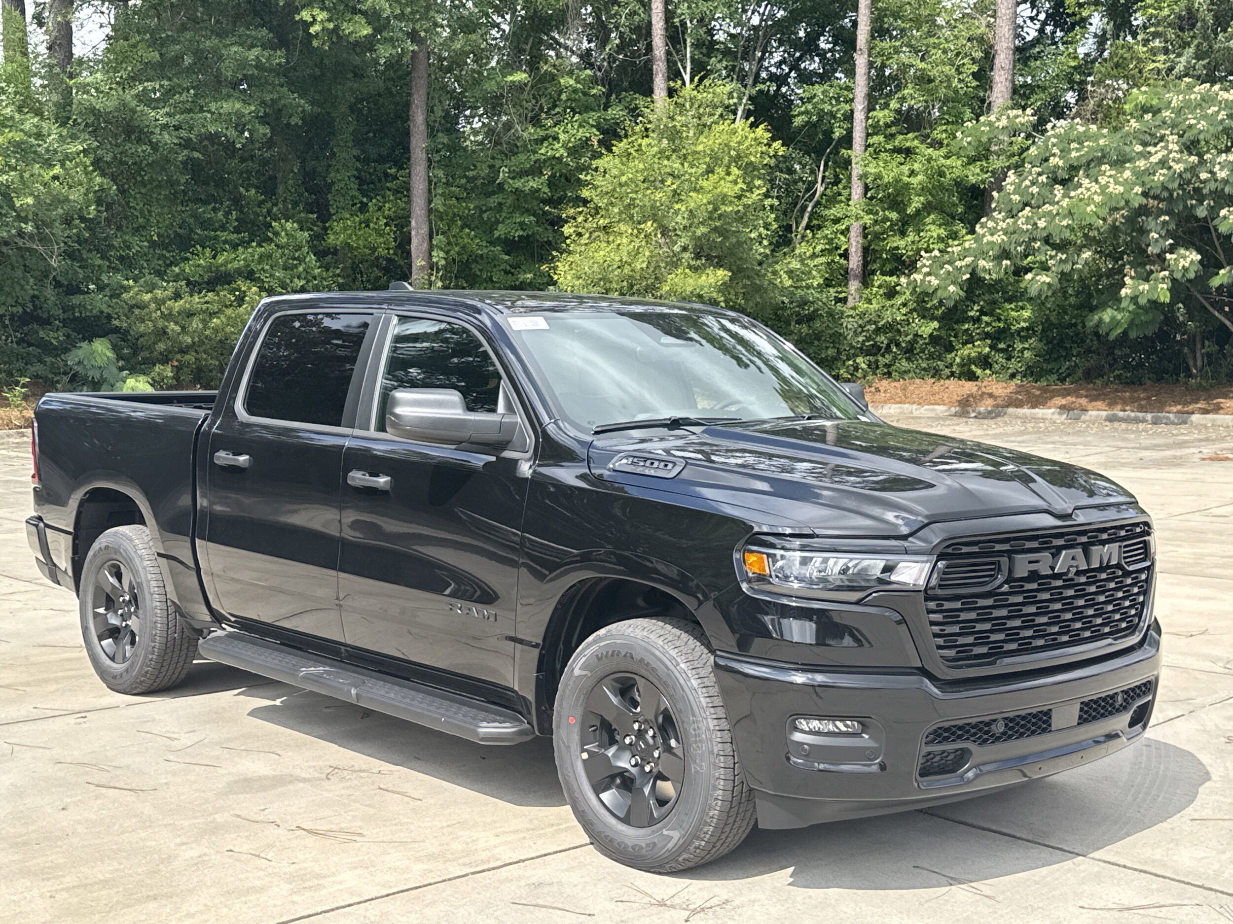2025 Ram 1500 Tradesman photo 2
