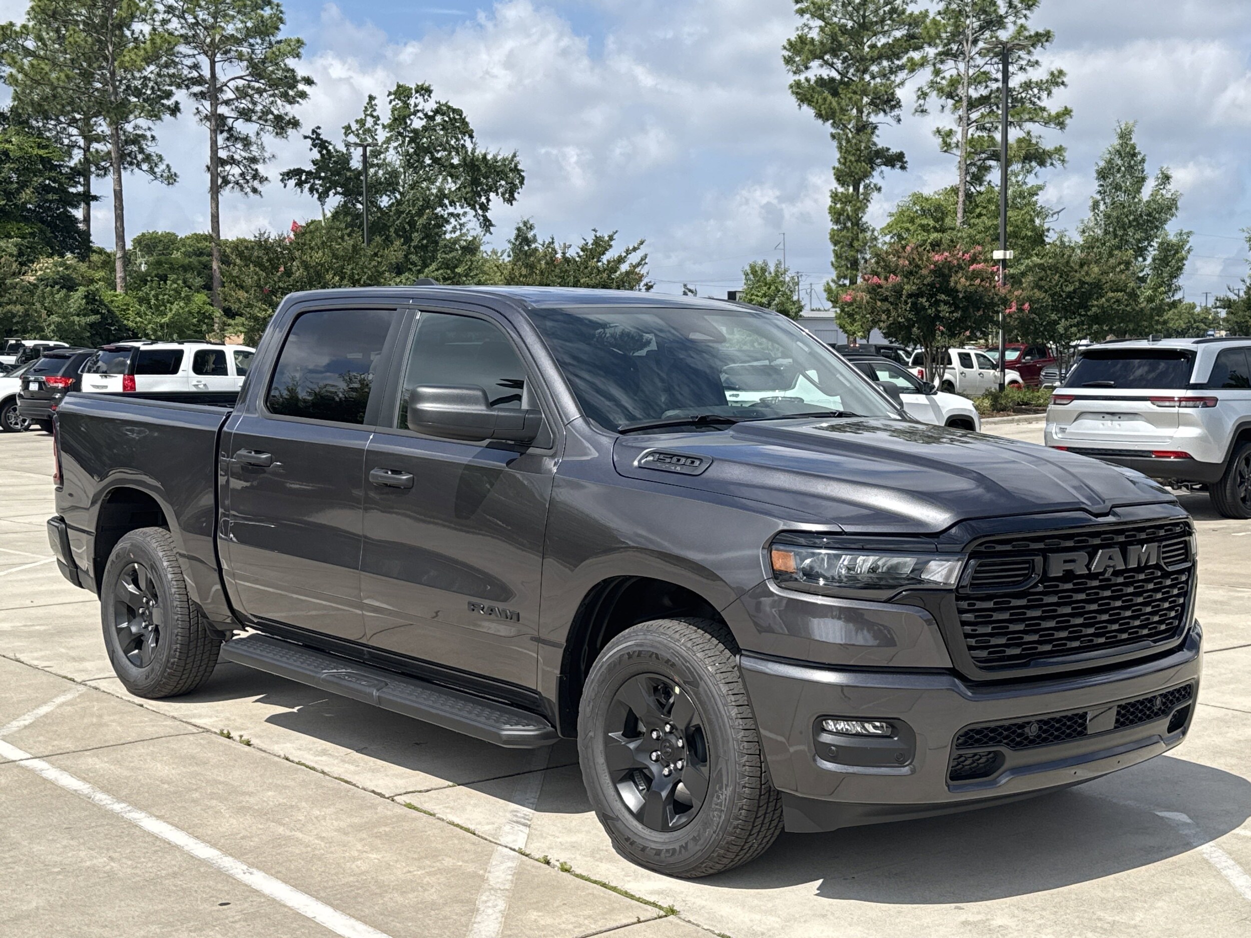 2025 Ram 1500 Tradesman photo 2