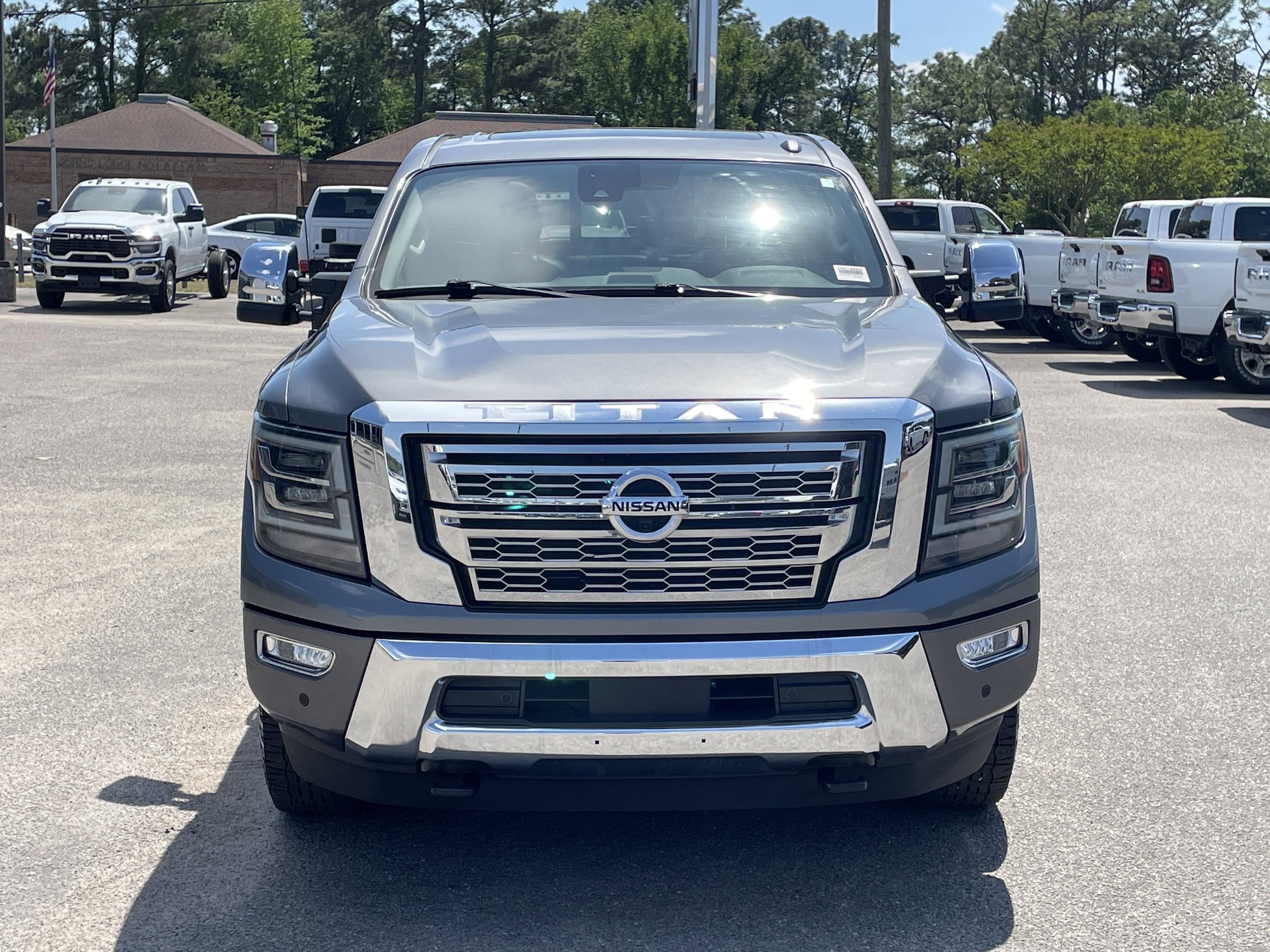 2020 Nissan Titan XD SL photo 4