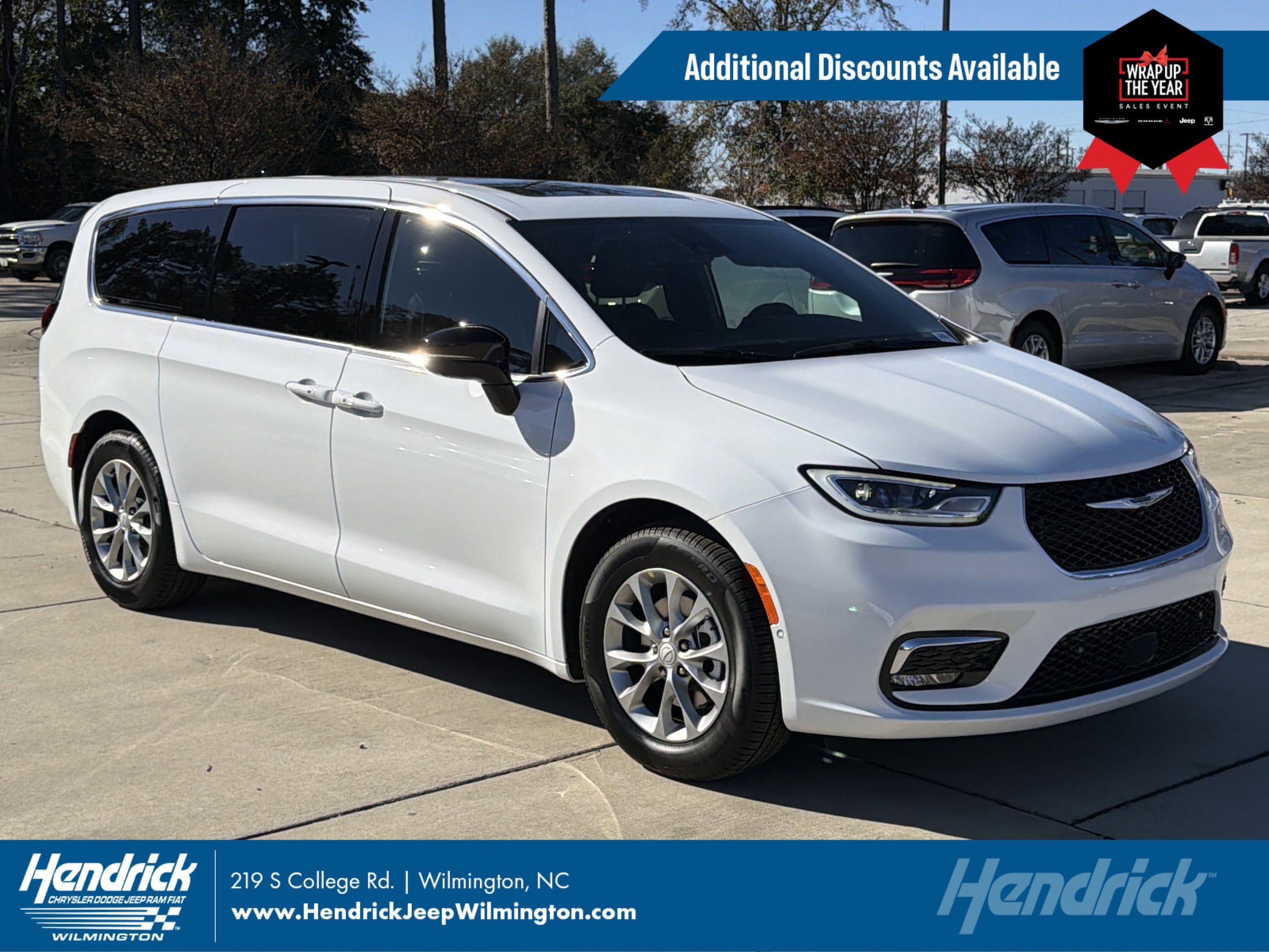 2026 Chrysler Pacifica Limited's photo