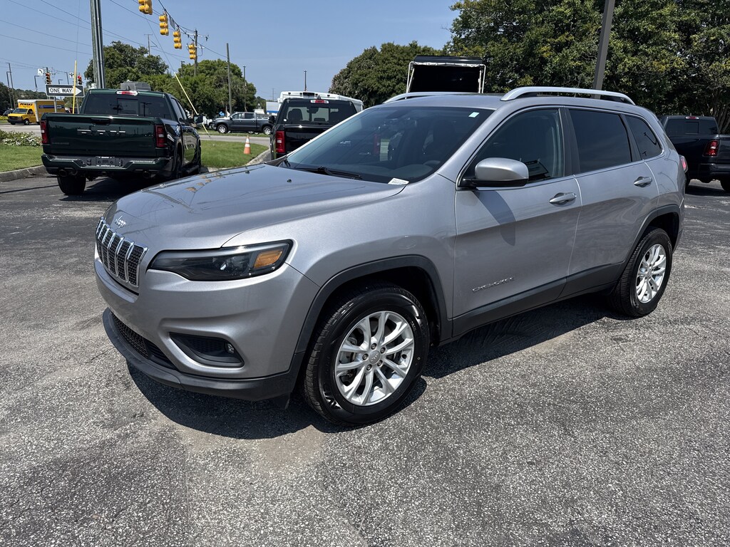 Used 2019 Jeep Cherokee Latitude SUV