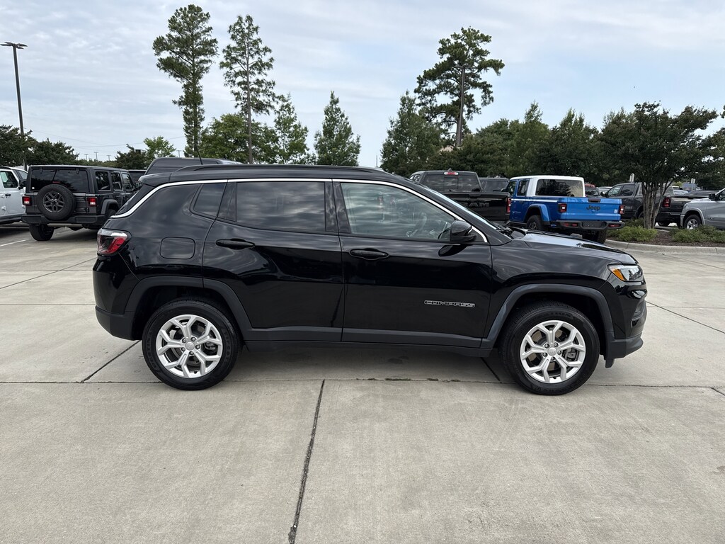 Used 2024 Jeep Compass Latitude SUV