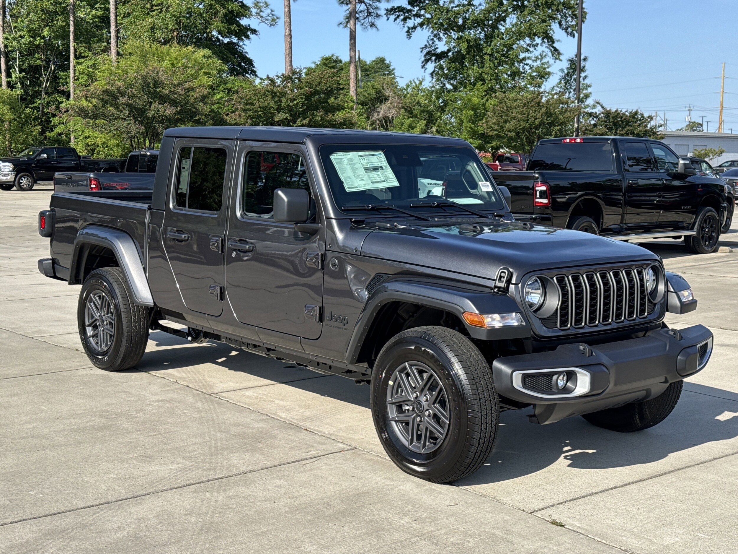2025 Jeep Gladiator Sport S photo 2