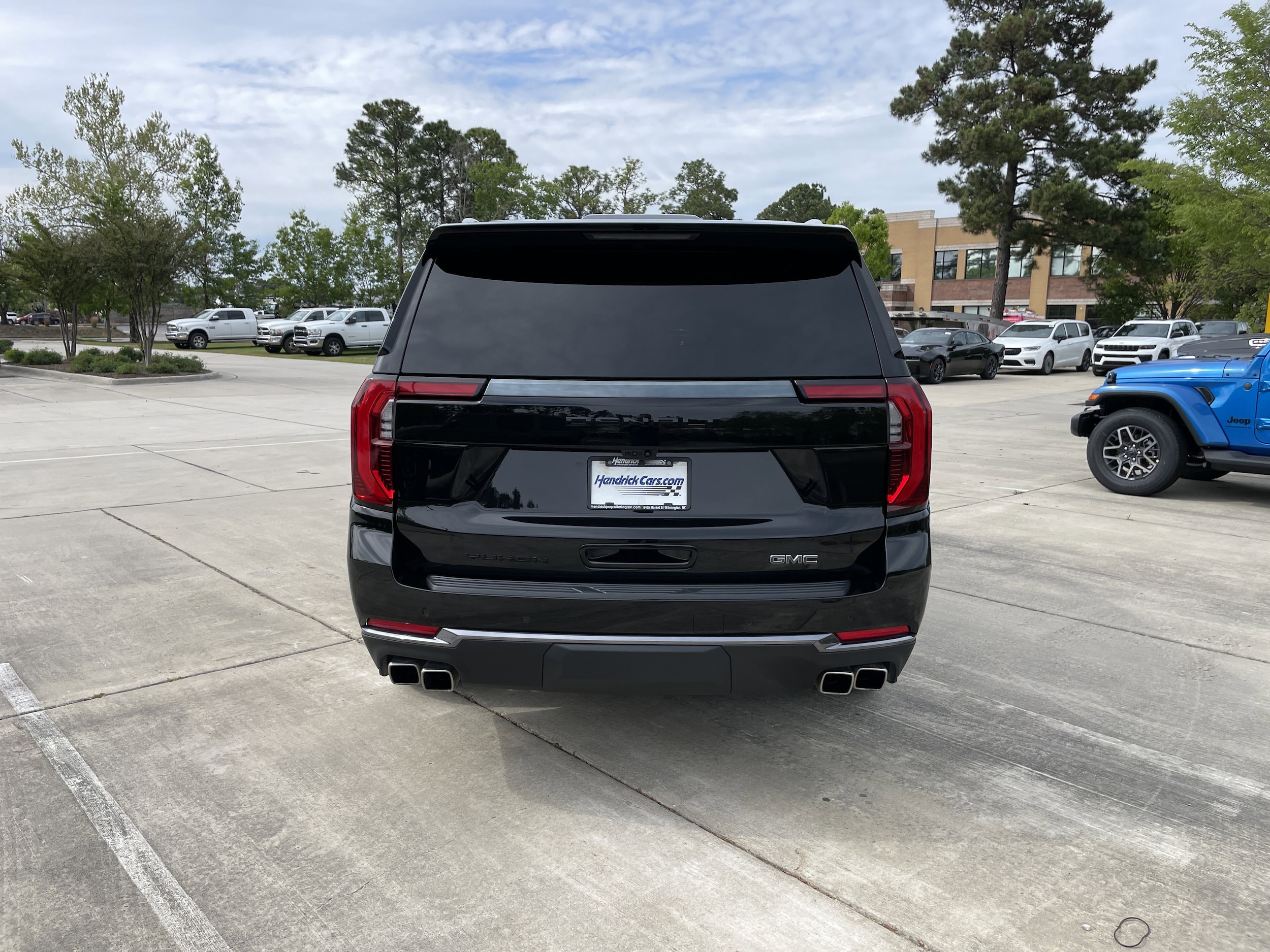 2025 GMC Yukon XL Denali Ultimate photo 3
