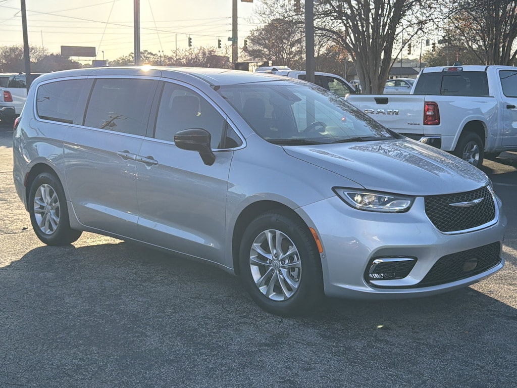 New 2026 Chrysler Pacifica Select Passenger Van