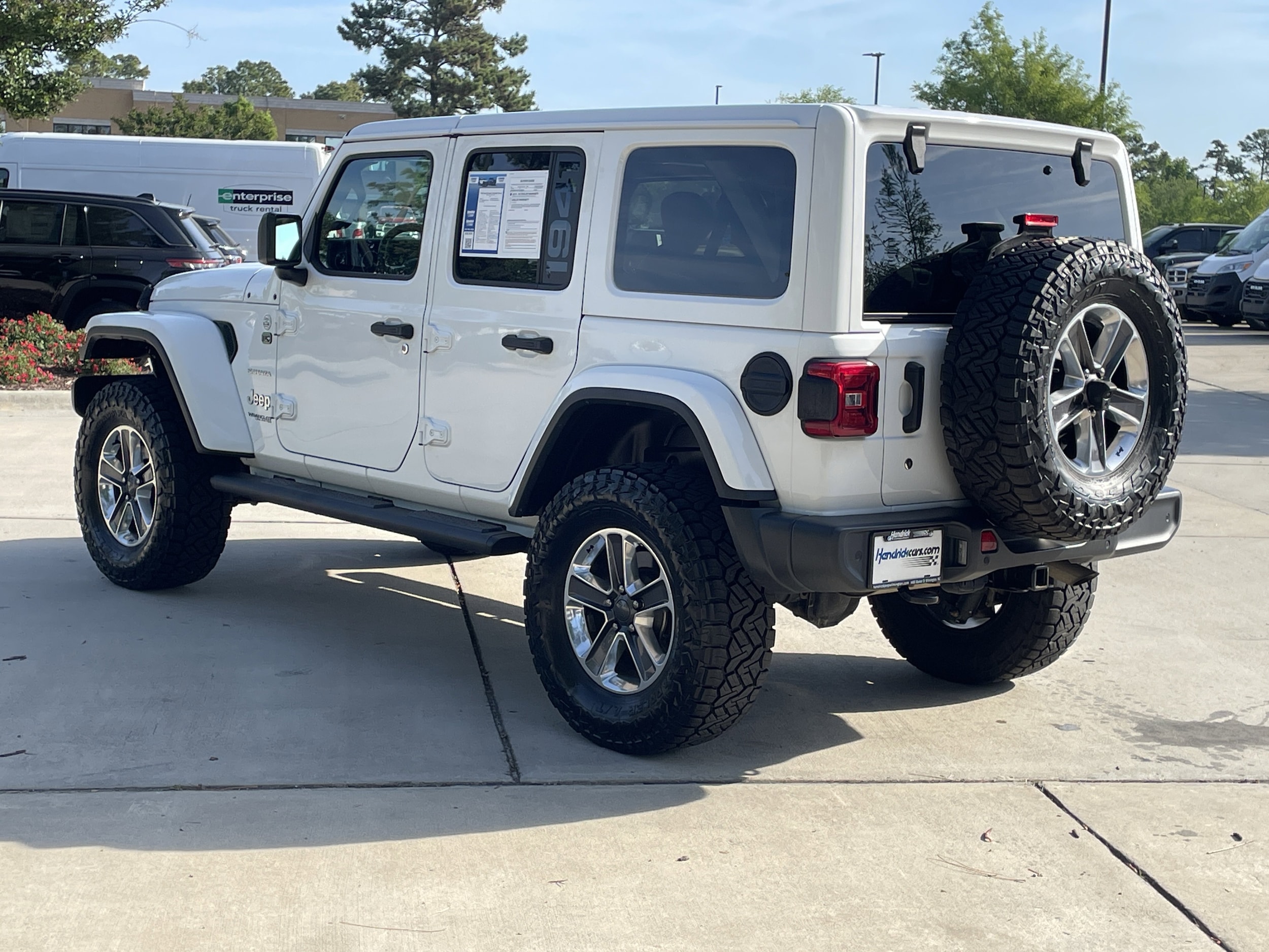 2020 Jeep Wrangler Sahara photo 3