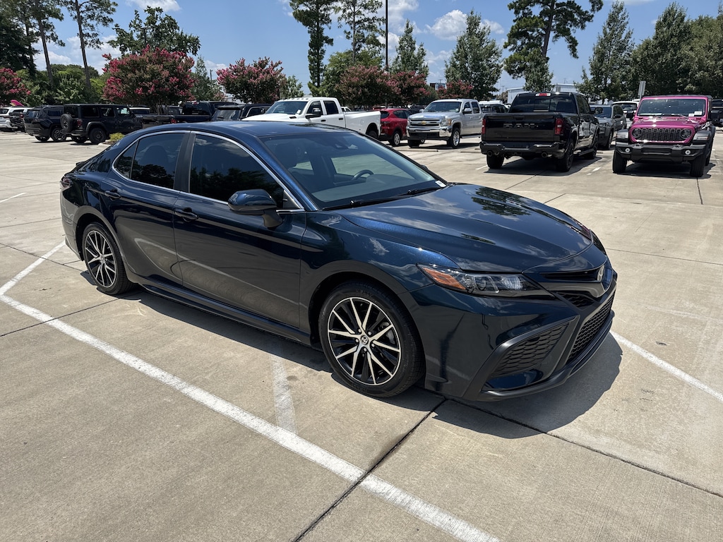 Used 2021 Toyota Camry SE Sedan