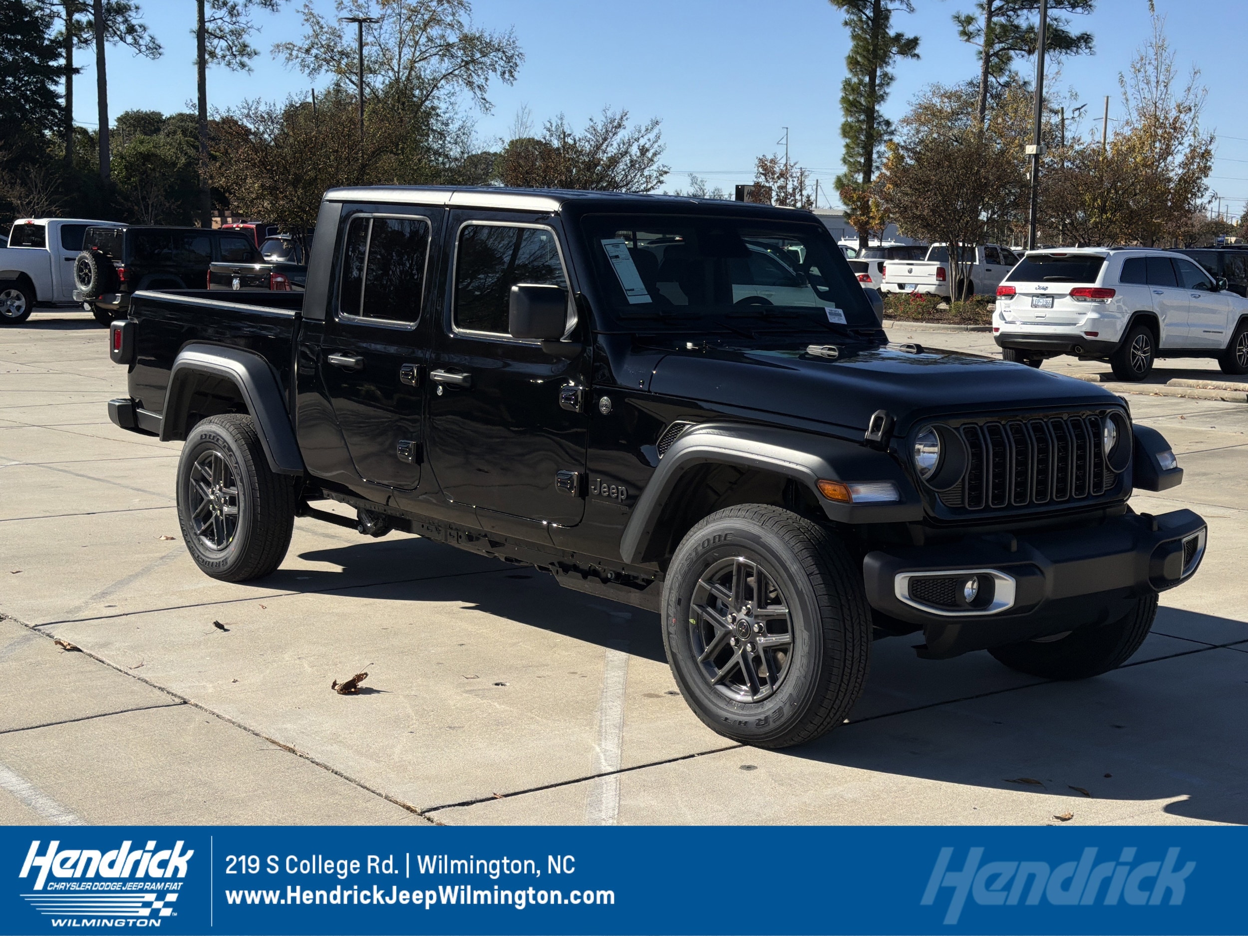 2026 Jeep Gladiator Sport S's photo