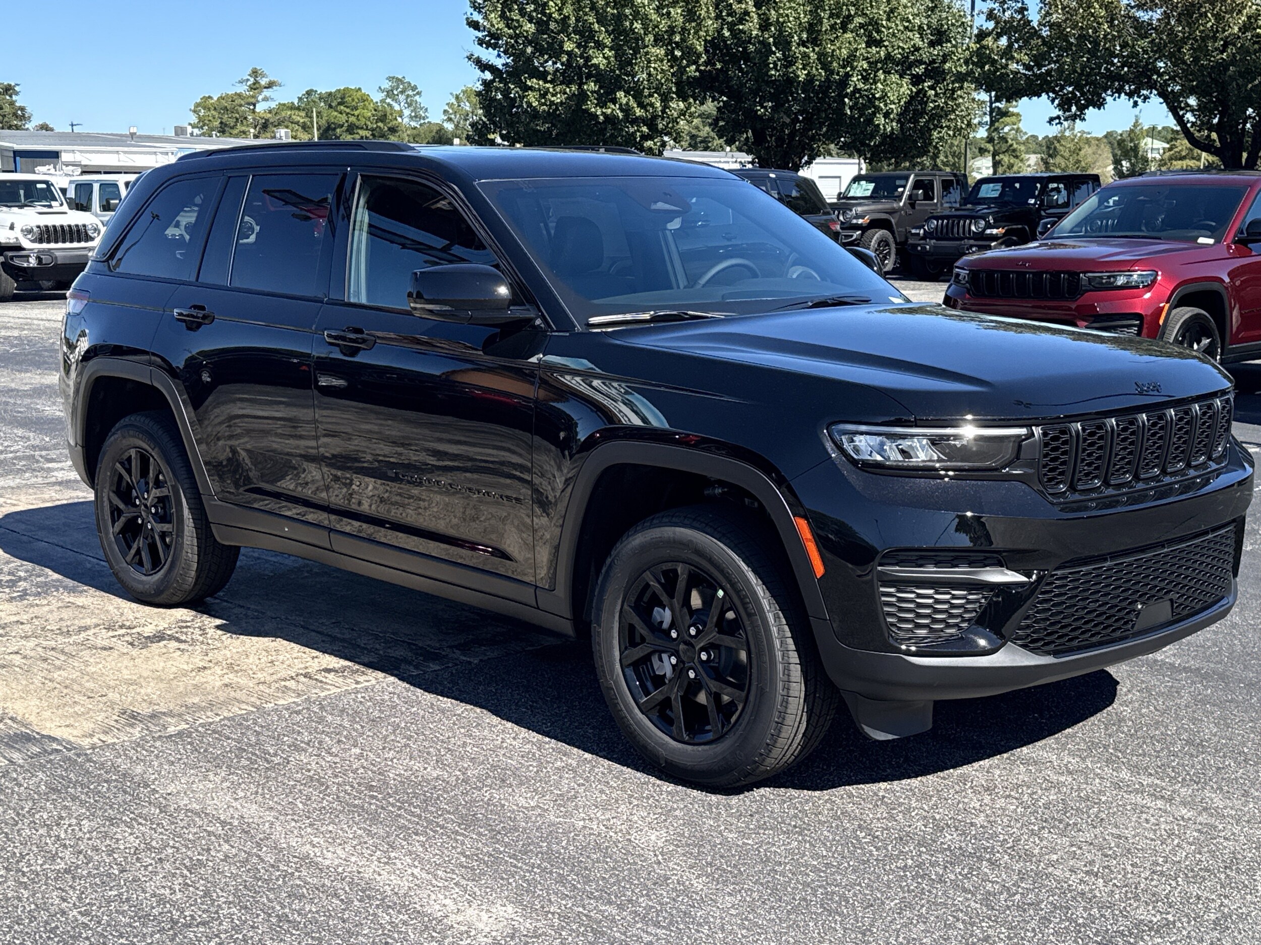 2025 Jeep Grand Cherokee Altitude photo 2