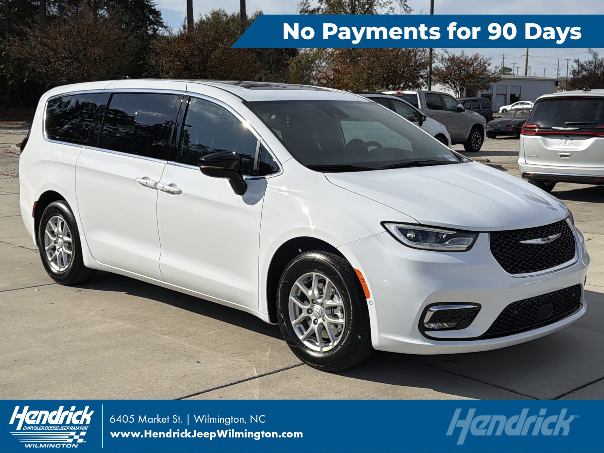 2026 Chrysler Pacifica Select's photo