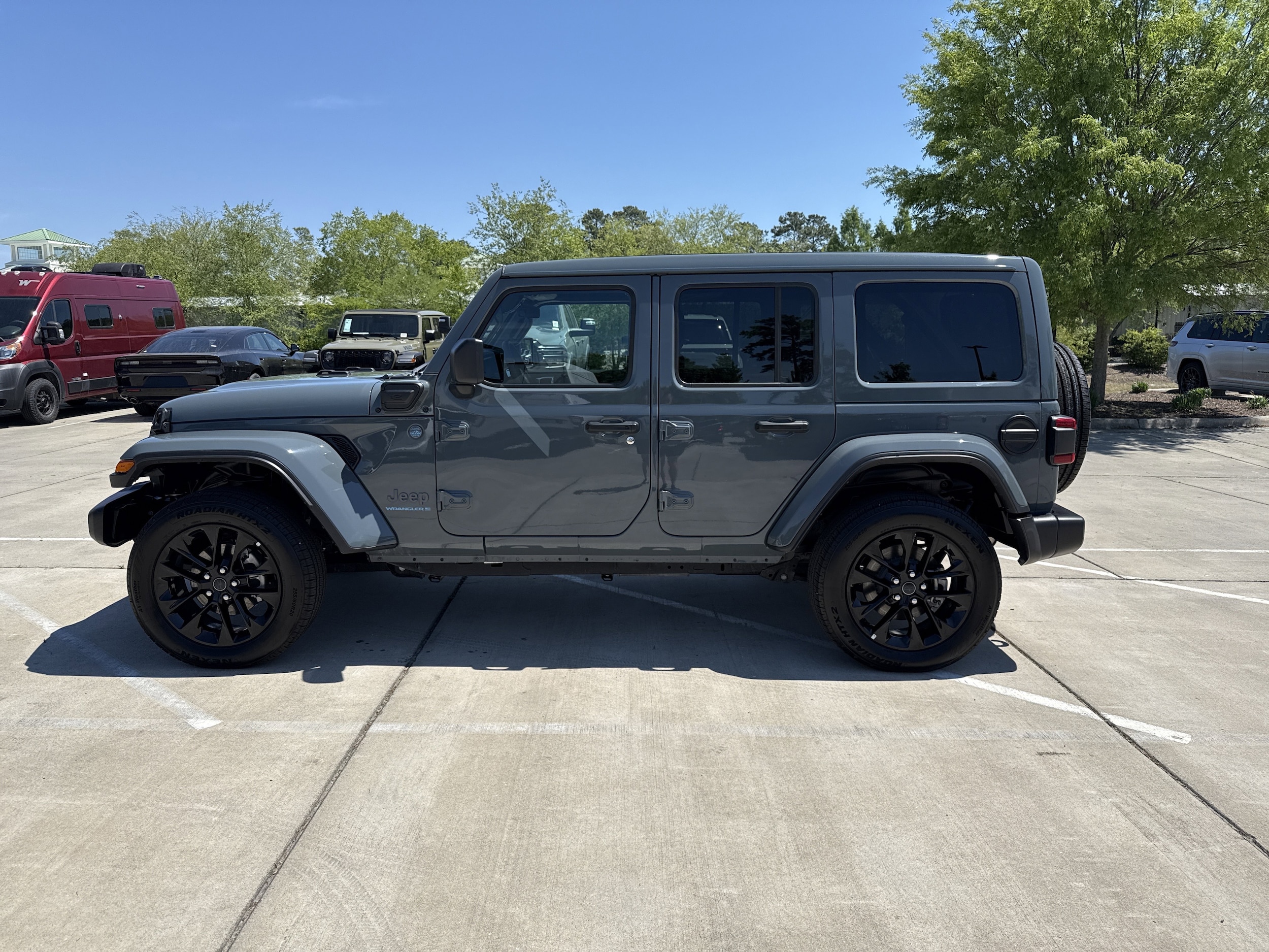 2025 Jeep Wrangler 4xe Sahara photo 5