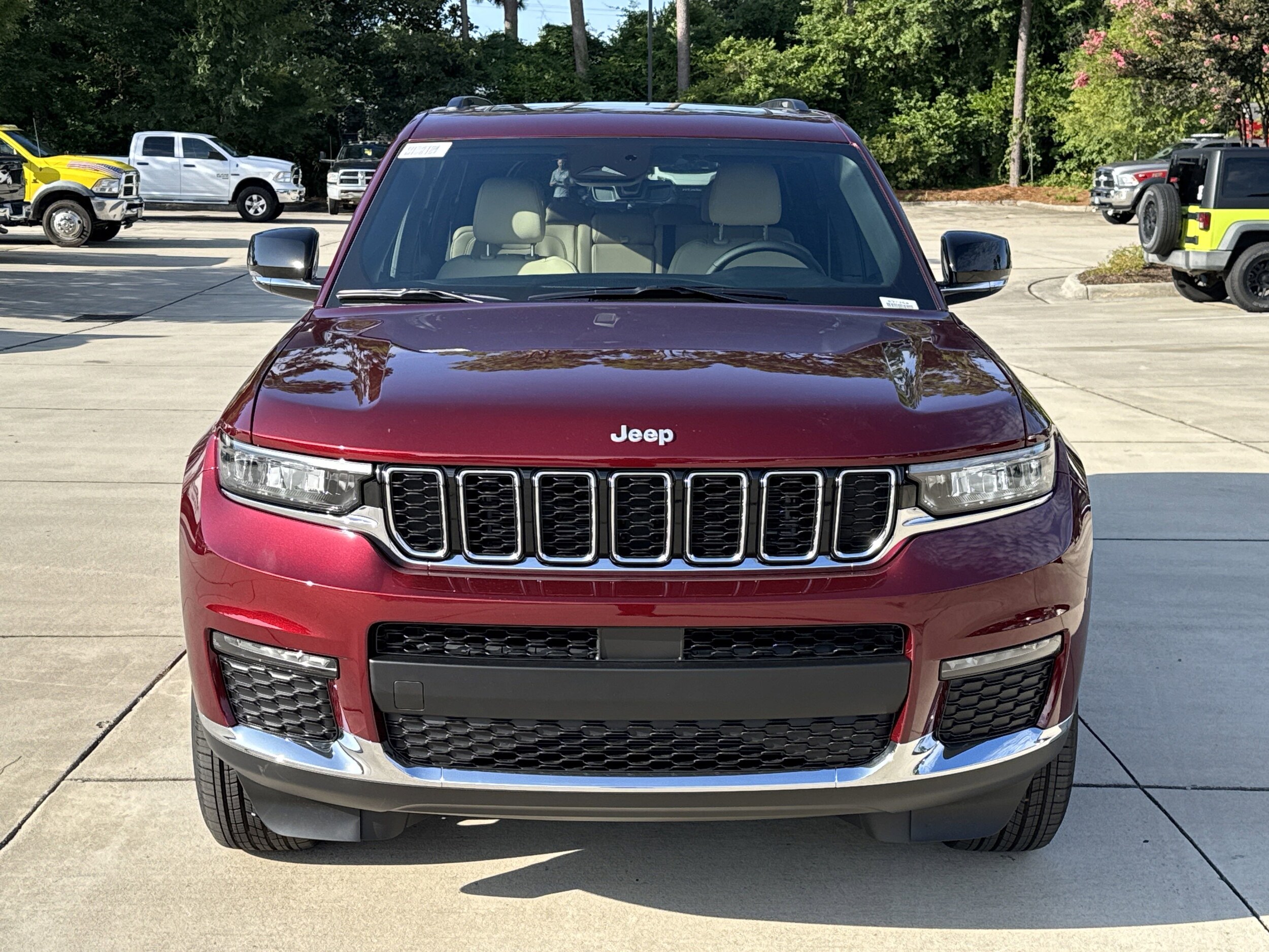2025 Jeep Grand Cherokee Limited photo 3
