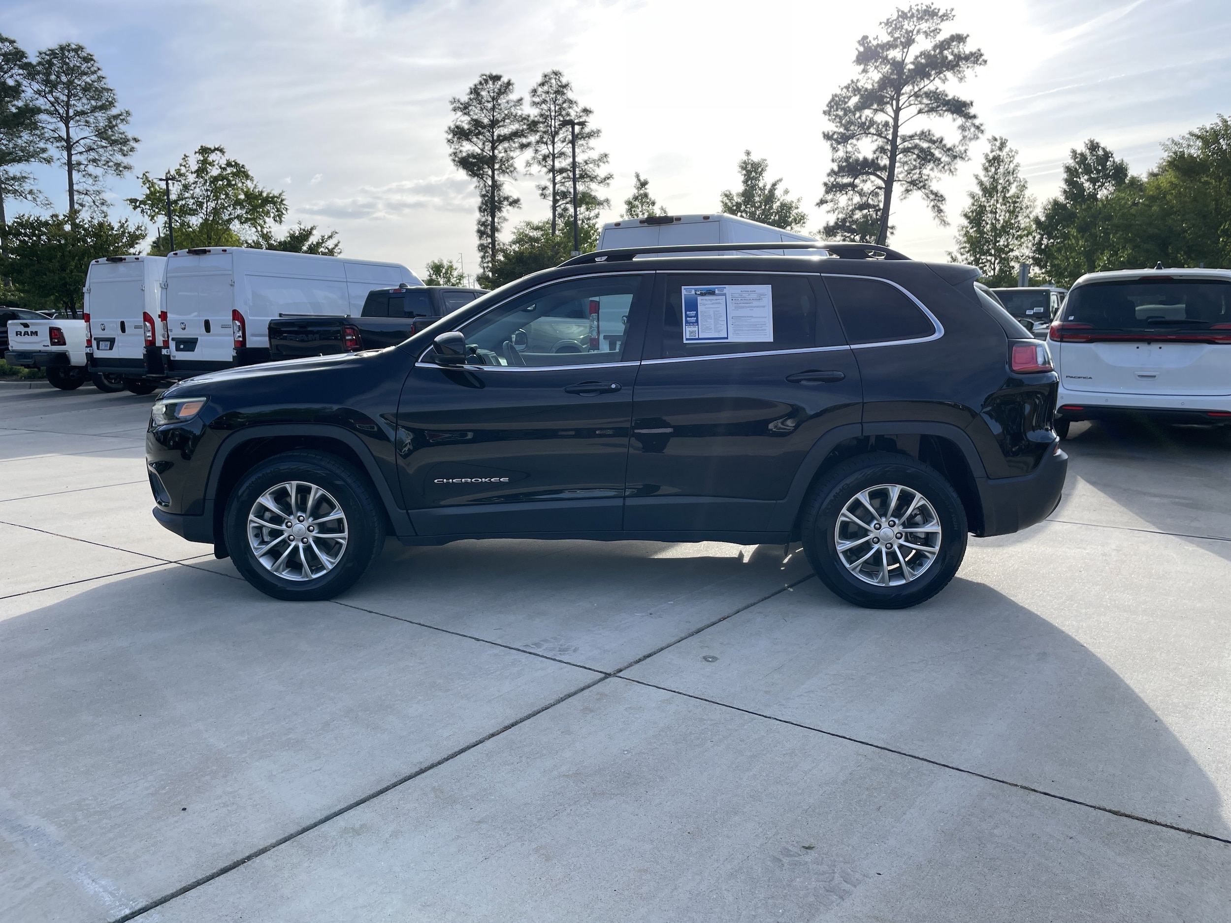 2022 Jeep Cherokee Latitude Lux photo 6